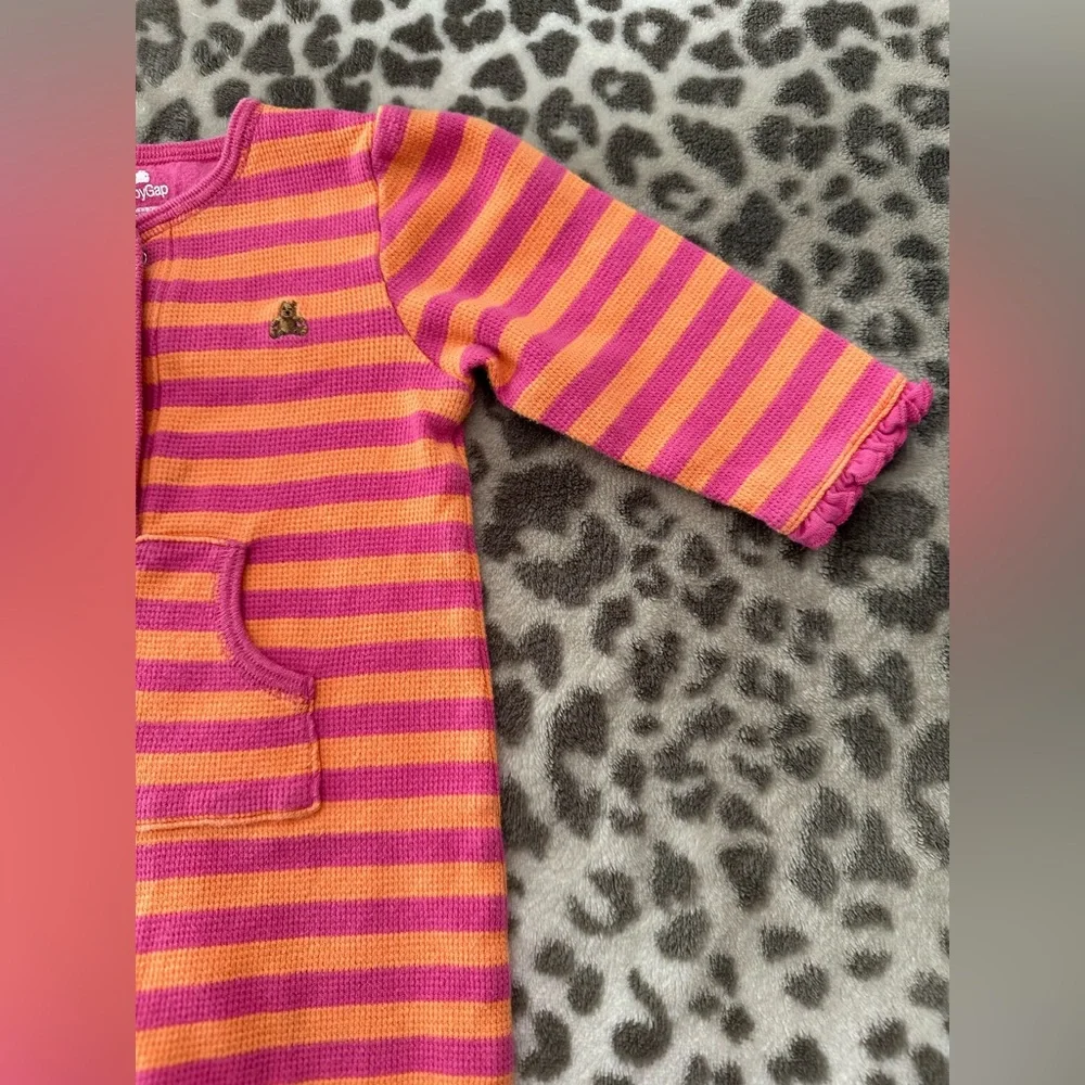 2006 babyGap Striped One Piece in Pink Orange Size 6-12 Newborn